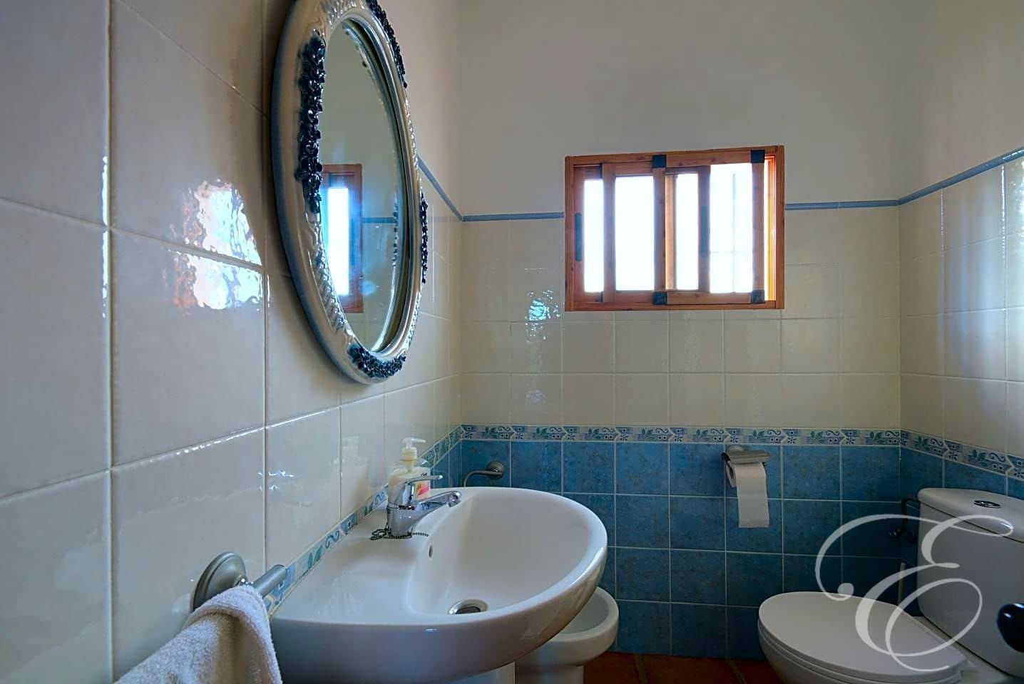 4 soveværelse Finca/Landehus til salg i Comares med swimmingpool garage - € 260.000 (Ref: 8293234)