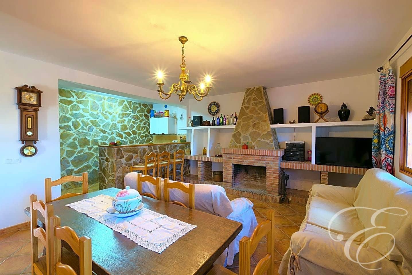 4 soveværelse Finca/Landehus til salg i Comares med swimmingpool garage - € 260.000 (Ref: 8293234)