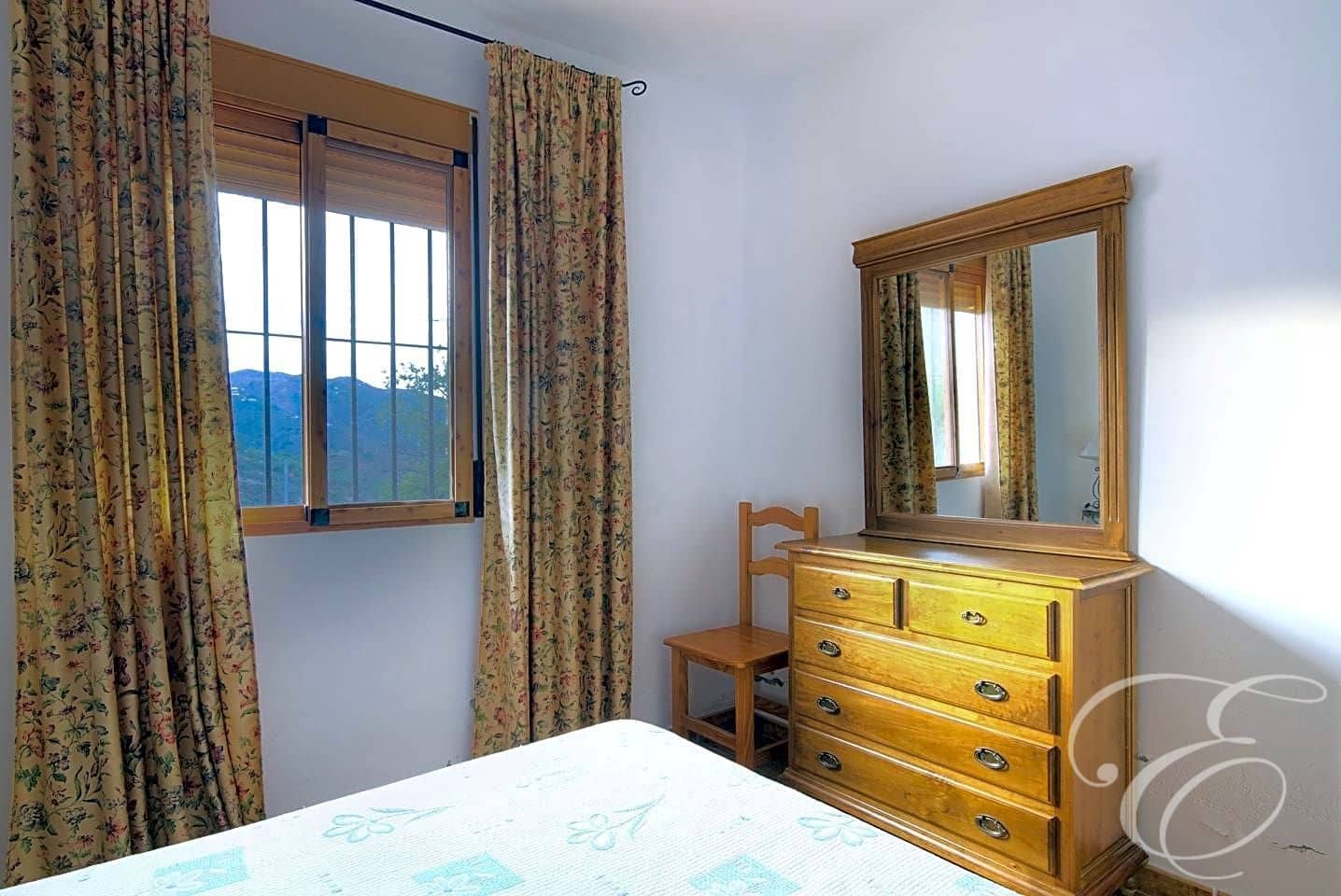 4 soveværelse Finca/Landehus til salg i Comares med swimmingpool garage - € 260.000 (Ref: 8293234)