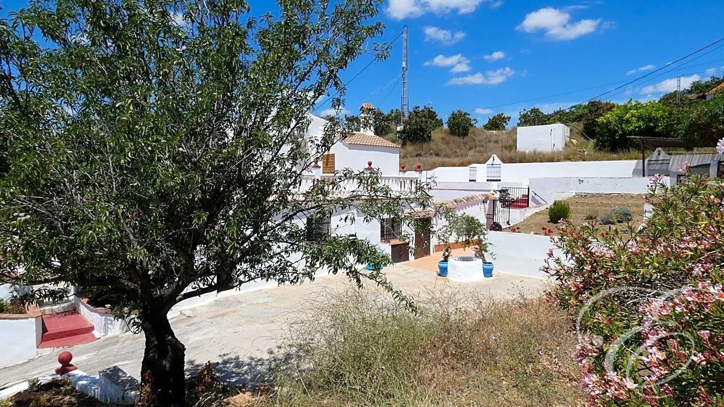 3 soveværelse Villa til salg i Benamargosa med swimmingpool garage - € 225.000 (Ref: 8312003)