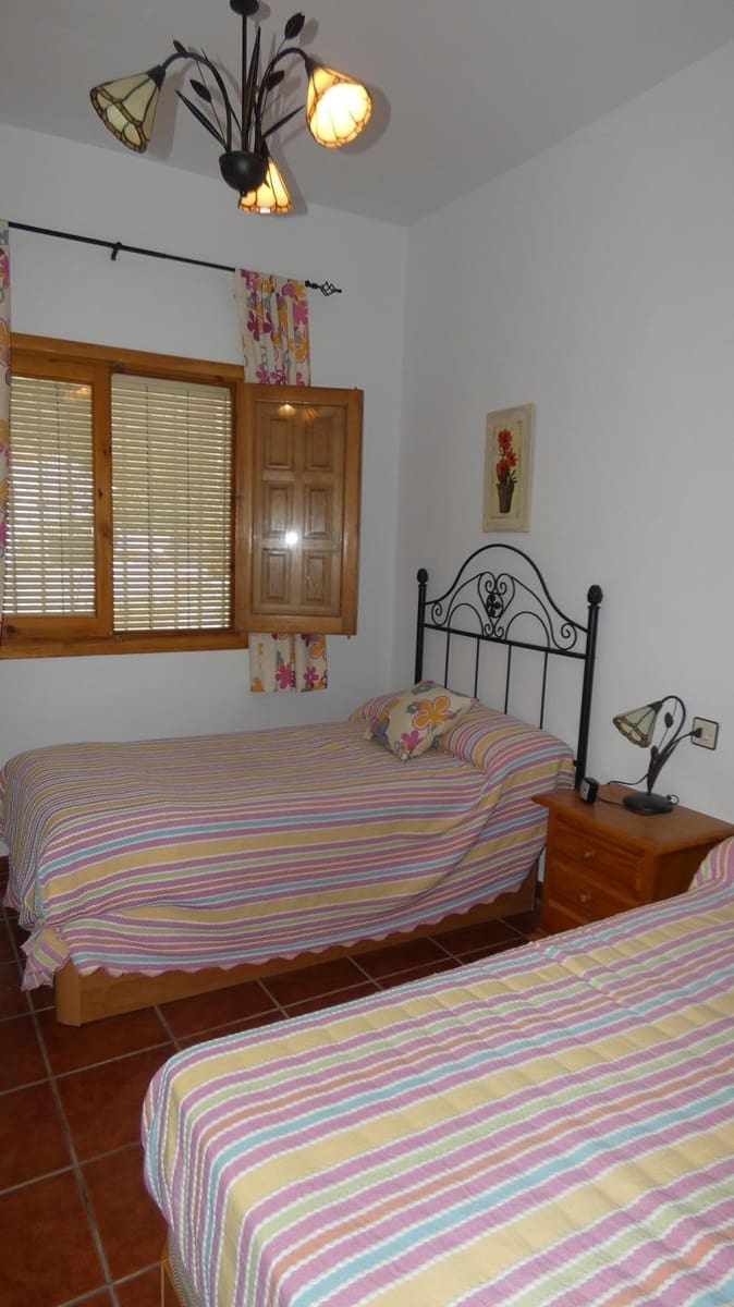 2 soveværelse Finca/Landehus til salg i Velez de Benaudalla med swimmingpool - € 230.000 (Ref: 8317038)