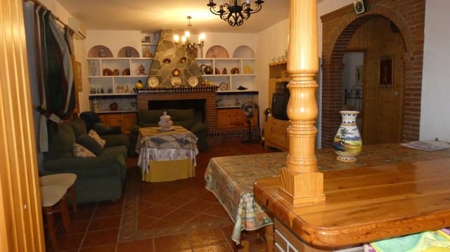 2 soveværelse Finca/Landehus til salg i Vélez de Benaudalla med swimmingpool - € 230.000 (Ref: 8317038)