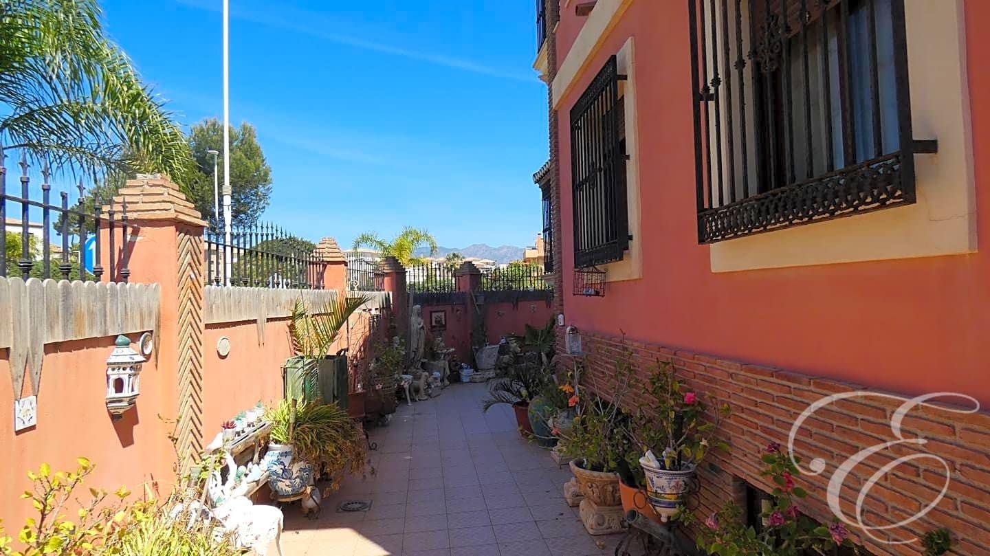 5 slaapkamer Villa te koop in Motril met zwembad garage - € 999.500 (Ref: 8374709)