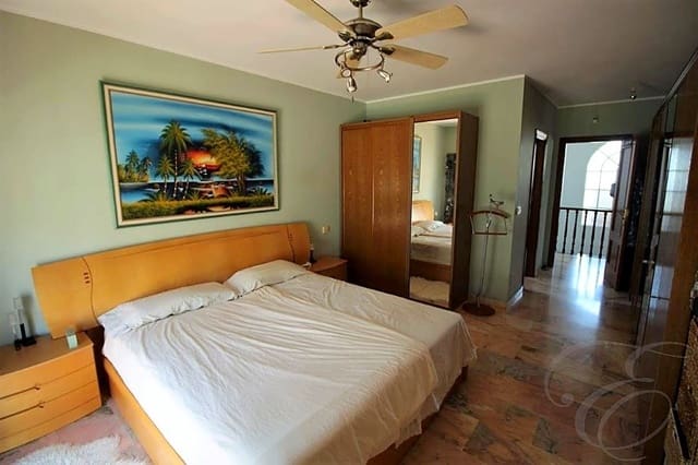 6 slaapkamer Villa te koop in Torre del Mar, Vélez-Málaga met zwembad garage - € 799.000 (Ref: 8397164)