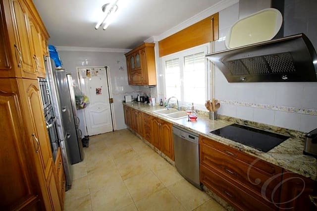 6 slaapkamer Villa te koop in Torre del Mar, Vélez-Málaga met zwembad garage - € 799.000 (Ref: 8397164)