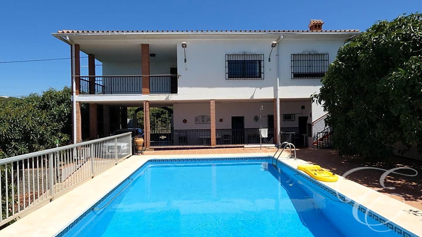 3 soveværelse Villa til salg i Almayate med swimmingpool garage - € 490.000 (Ref: 8437529)