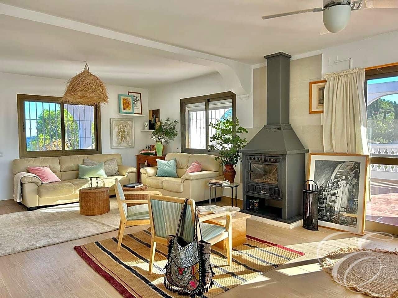 4 slaapkamer Villa te koop in Canillas de Aceituno met zwembad garage - € 449.000 (Ref: 8439623)