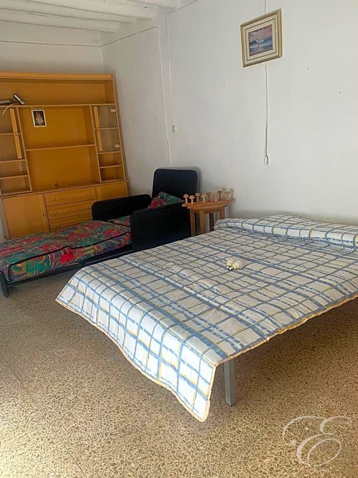 4 soveværelse Villa til salg i Alfarnate - € 75.000 (Ref: 8458893)