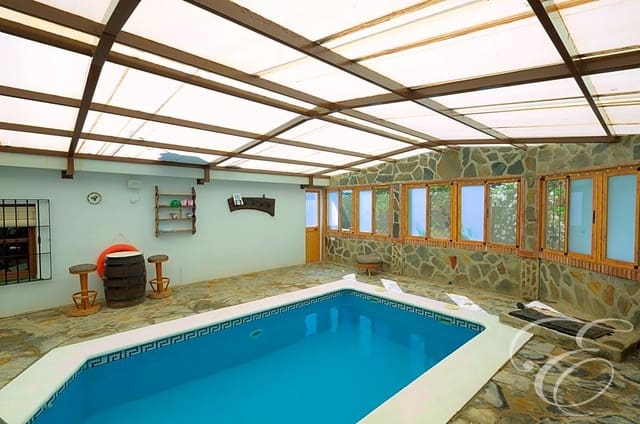 3 soveværelse Finca/Landehus til salg i Sayalonga med swimmingpool garage - € 365.000 (Ref: 8486861)