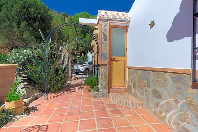 3 soveværelse Finca/Landehus til salg i Sayalonga med swimmingpool garage - € 365.000 (Ref: 8486861)