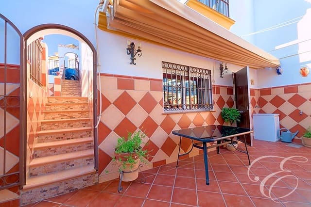 3 chambre Villa/Maison à vendre à Torre del Mar, Vélez-Málaga avec piscine garage - 410 000 € (Ref: 8488287)