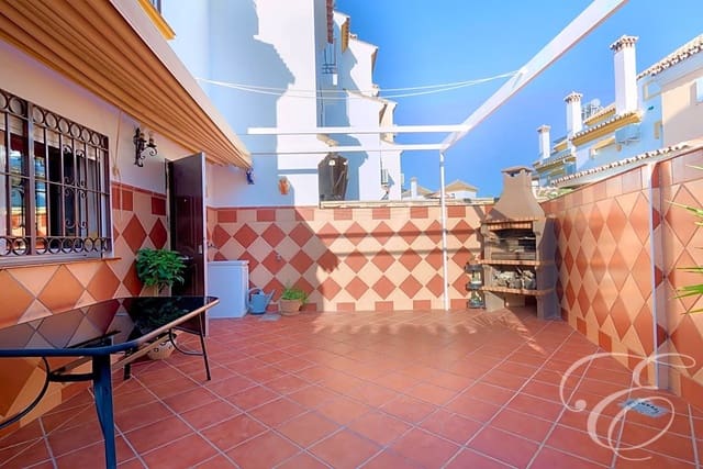 3 chambre Villa/Maison à vendre à Torre del Mar, Vélez-Málaga avec piscine garage - 410 000 € (Ref: 8488287)