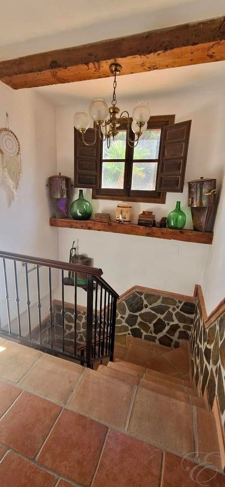 5 soveværelse Finca/Landehus til salg i Velez-Malaga med swimmingpool - € 695.000 (Ref: 8560439)