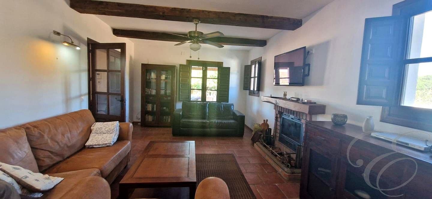 5 soveværelse Finca/Landehus til salg i Velez-Malaga med swimmingpool - € 695.000 (Ref: 8560439)