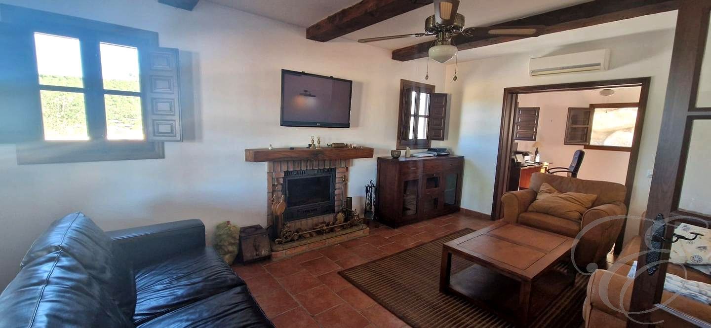 5 soveværelse Finca/Landehus til salg i Velez-Malaga med swimmingpool - € 695.000 (Ref: 8560439)