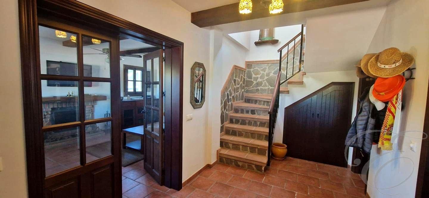 5 soveværelse Finca/Landehus til salg i Velez-Malaga med swimmingpool - € 695.000 (Ref: 8560439)