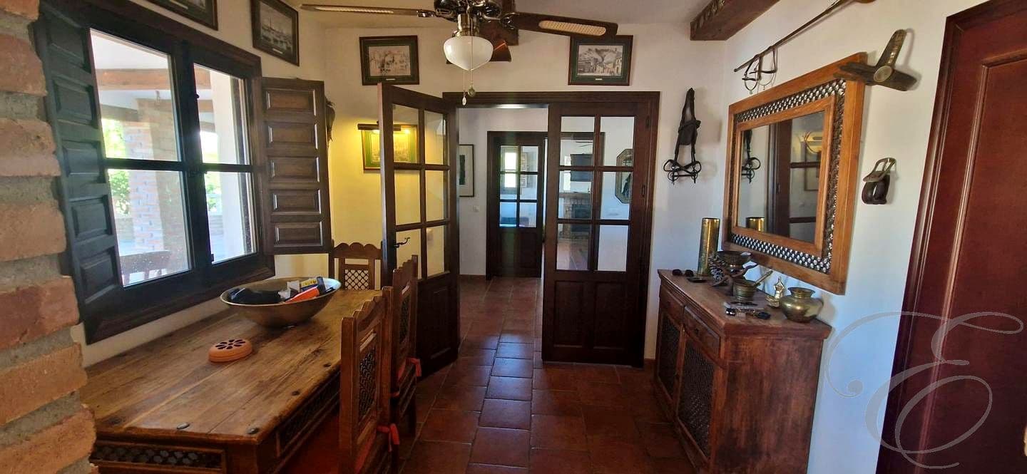 5 soveværelse Finca/Landehus til salg i Velez-Malaga med swimmingpool - € 695.000 (Ref: 8560439)