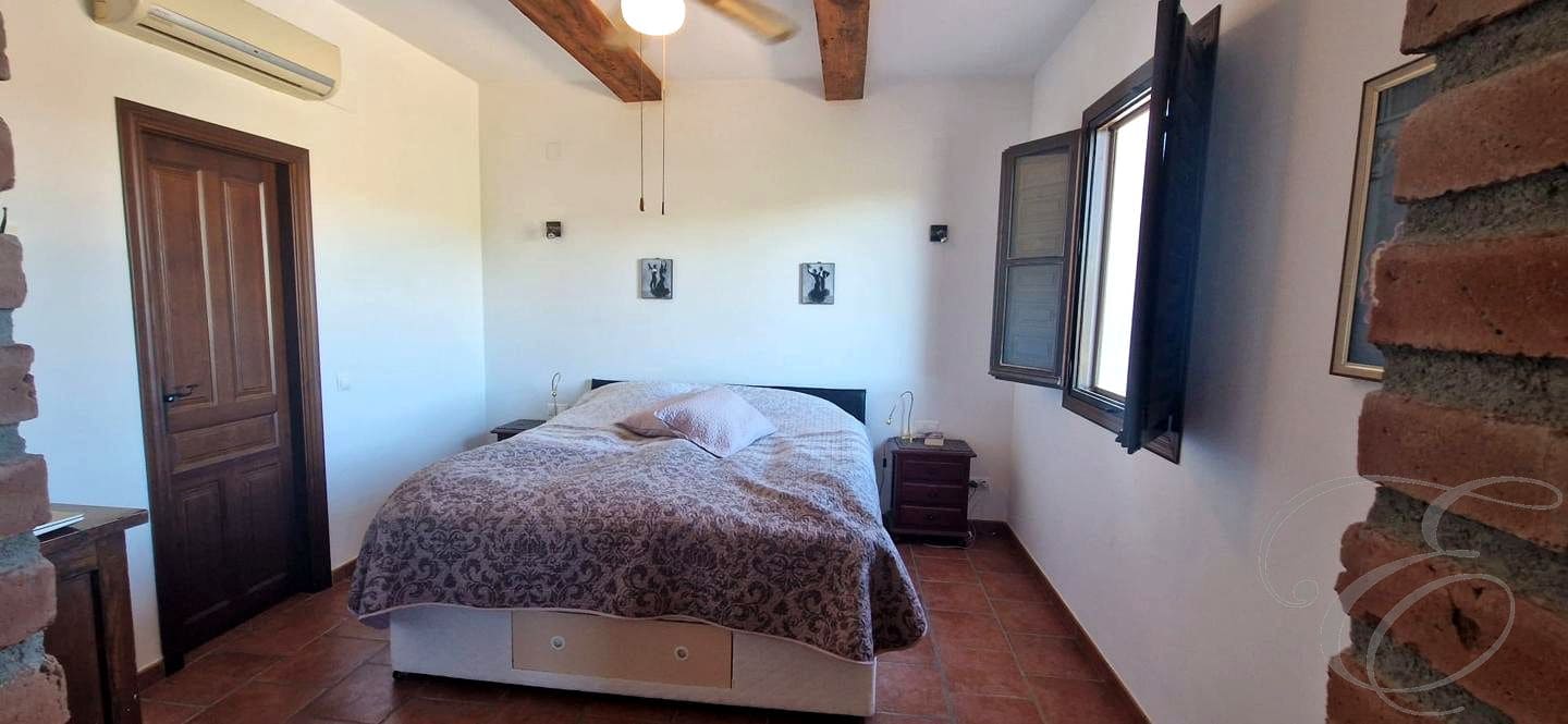 5 soveværelse Finca/Landehus til salg i Velez-Malaga med swimmingpool - € 695.000 (Ref: 8560439)