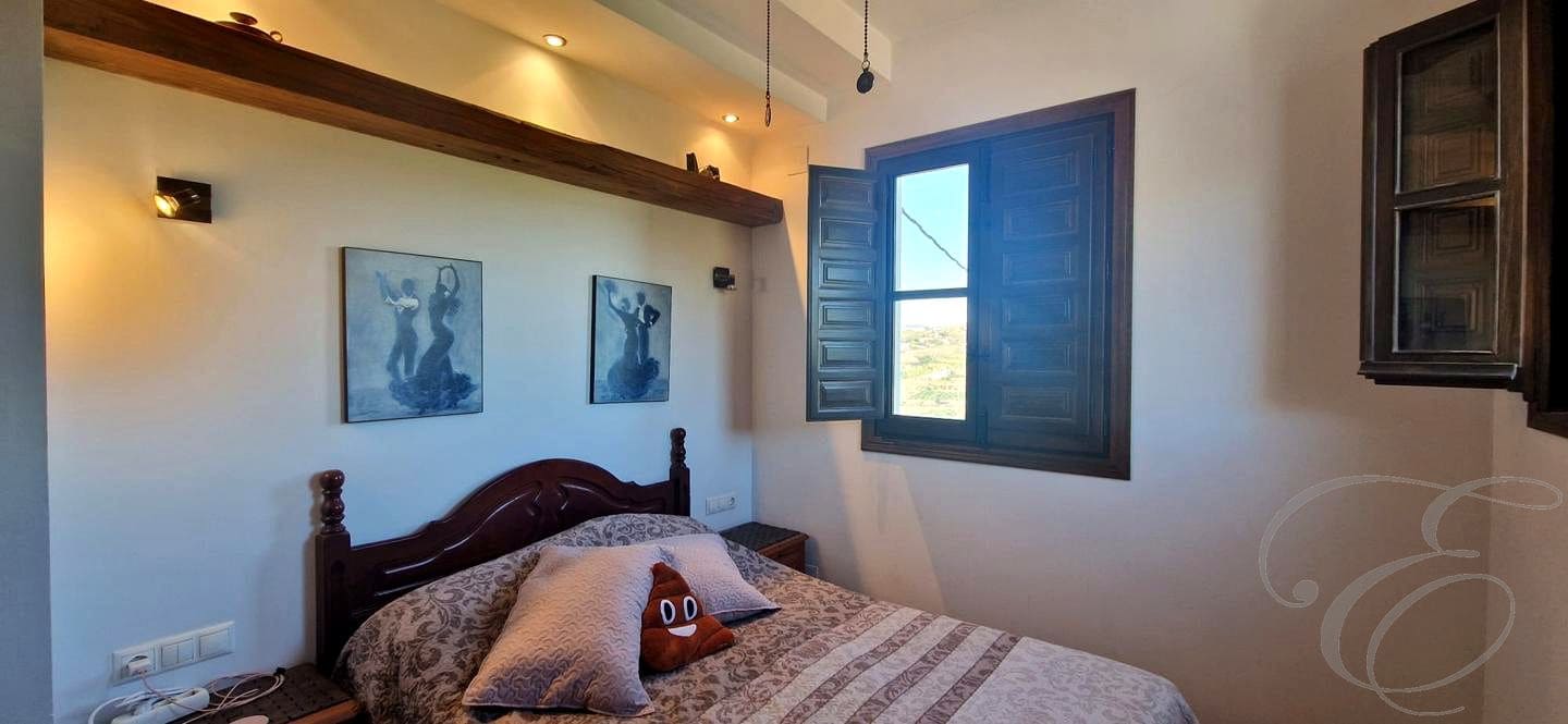 5 soveværelse Finca/Landehus til salg i Velez-Malaga med swimmingpool - € 695.000 (Ref: 8560439)