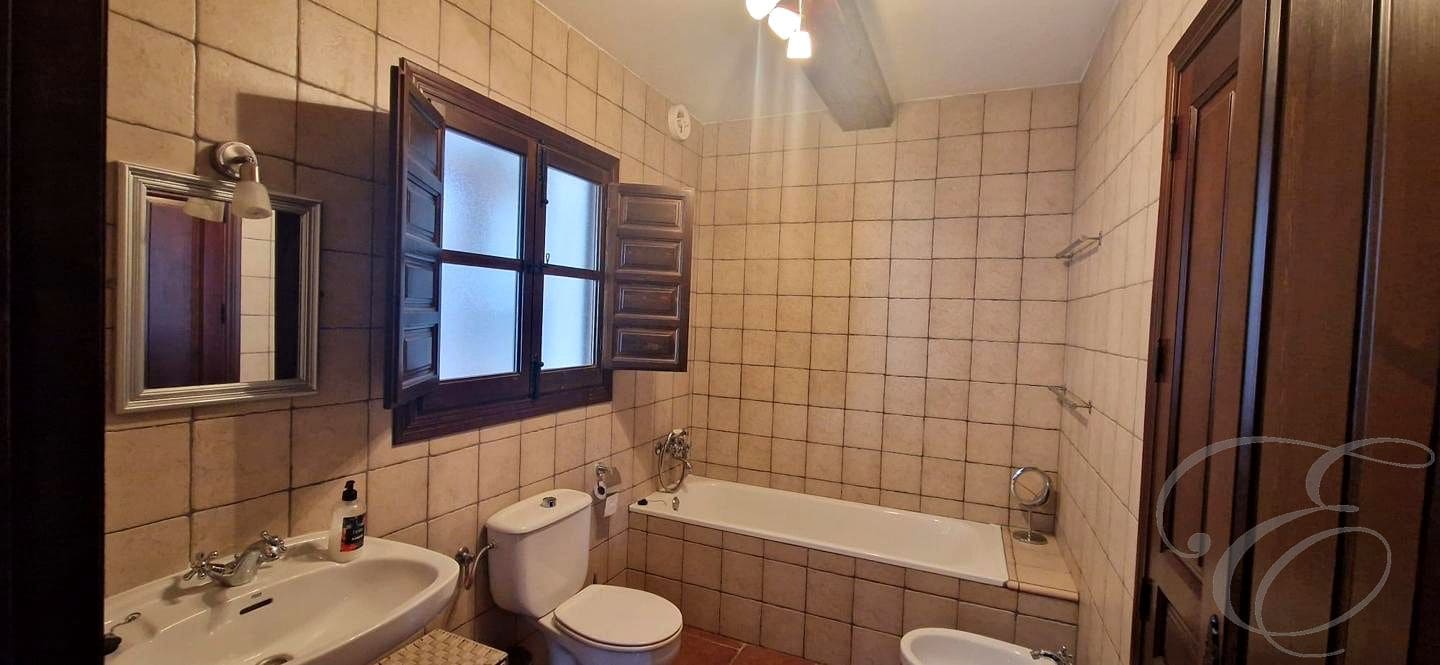 5 soveværelse Finca/Landehus til salg i Velez-Malaga med swimmingpool - € 695.000 (Ref: 8560439)