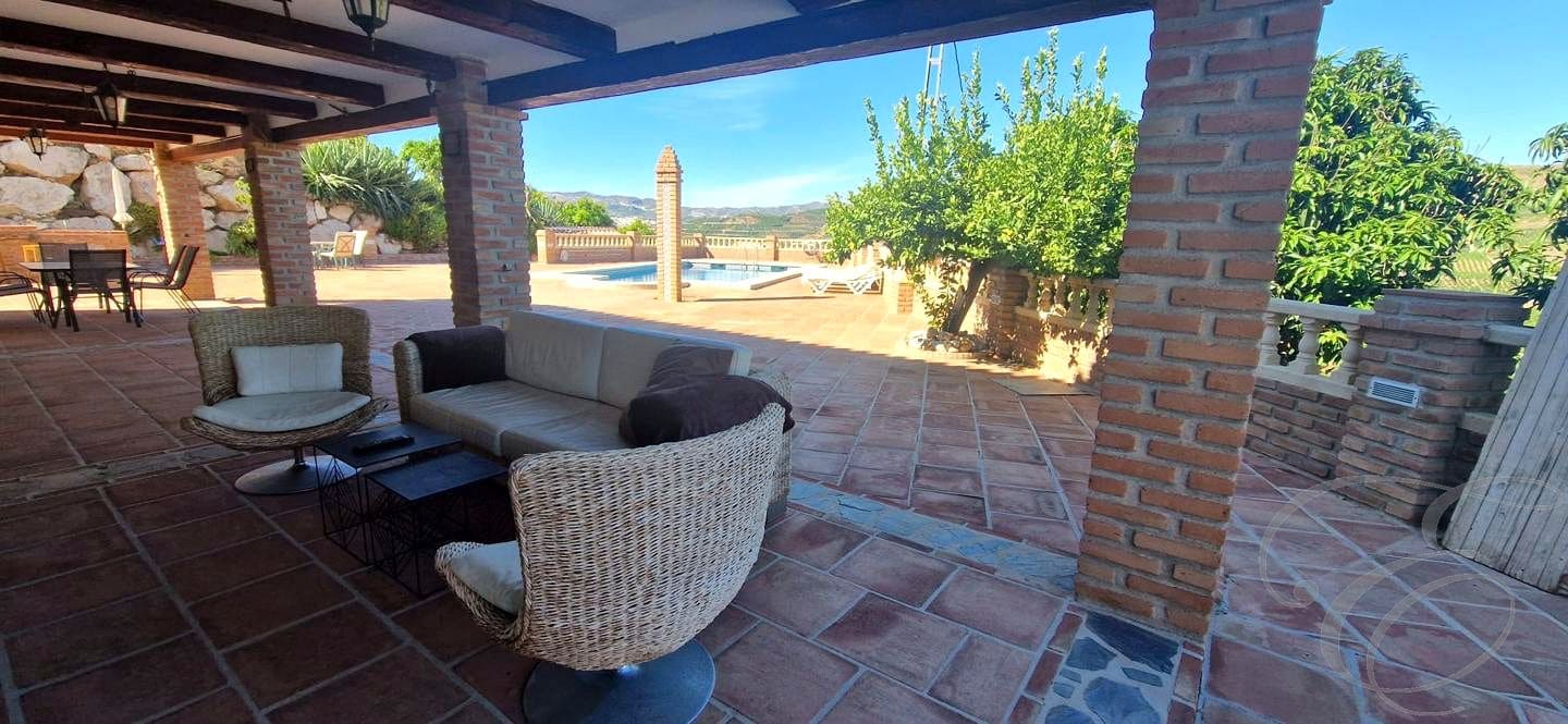 5 soveværelse Finca/Landehus til salg i Velez-Malaga med swimmingpool - € 695.000 (Ref: 8560439)