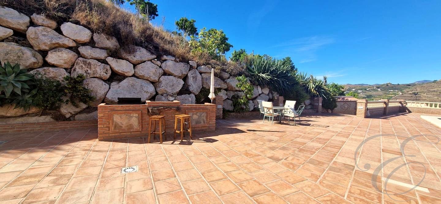 5 soveværelse Finca/Landehus til salg i Velez-Malaga med swimmingpool - € 695.000 (Ref: 8560439)