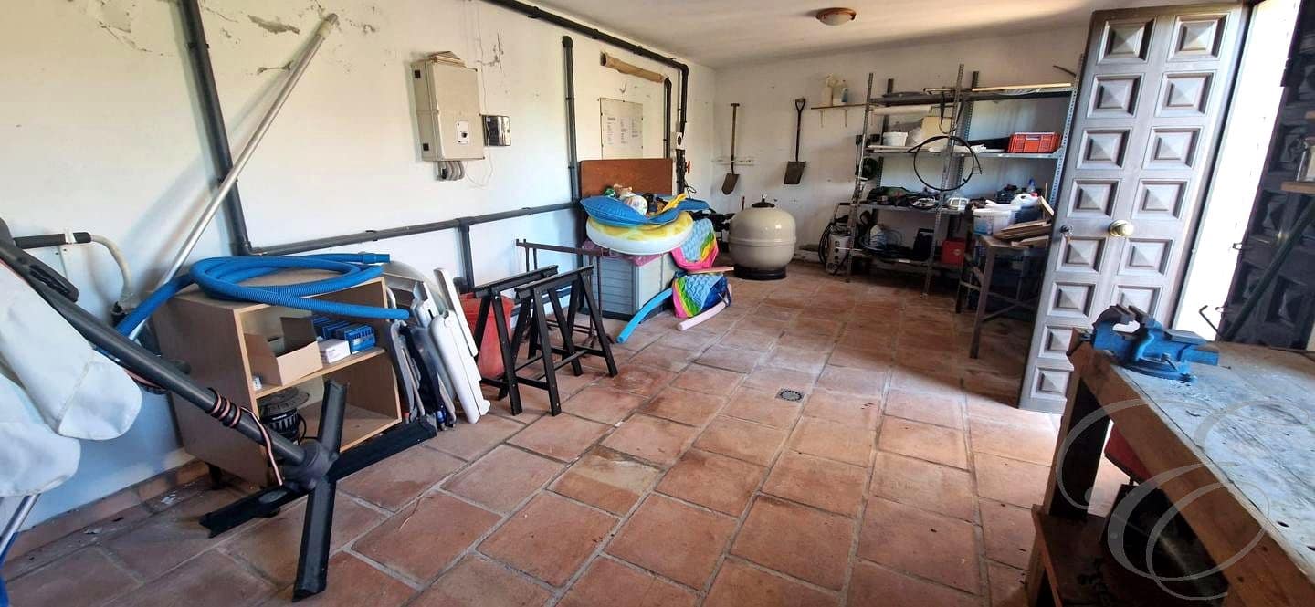 5 soveværelse Finca/Landehus til salg i Velez-Malaga med swimmingpool - € 695.000 (Ref: 8560439)