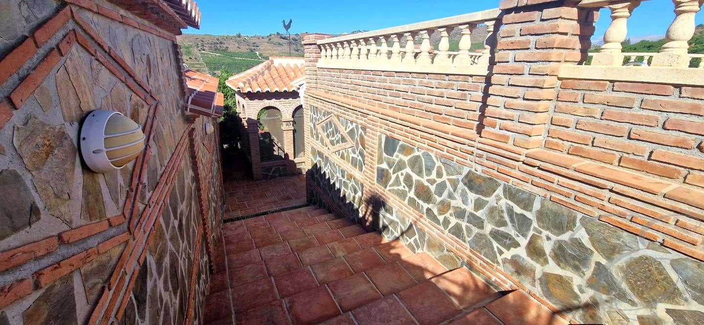 5 soveværelse Finca/Landehus til salg i Velez-Malaga med swimmingpool - € 695.000 (Ref: 8560439)