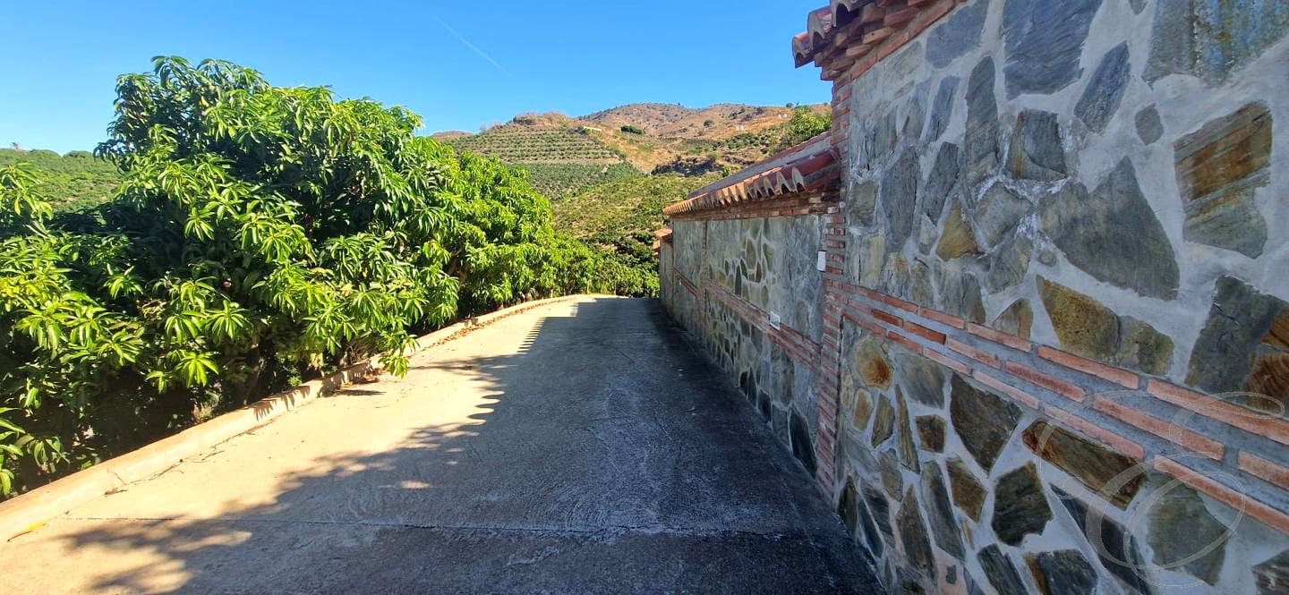 5 soveværelse Finca/Landehus til salg i Velez-Malaga med swimmingpool - € 695.000 (Ref: 8560439)