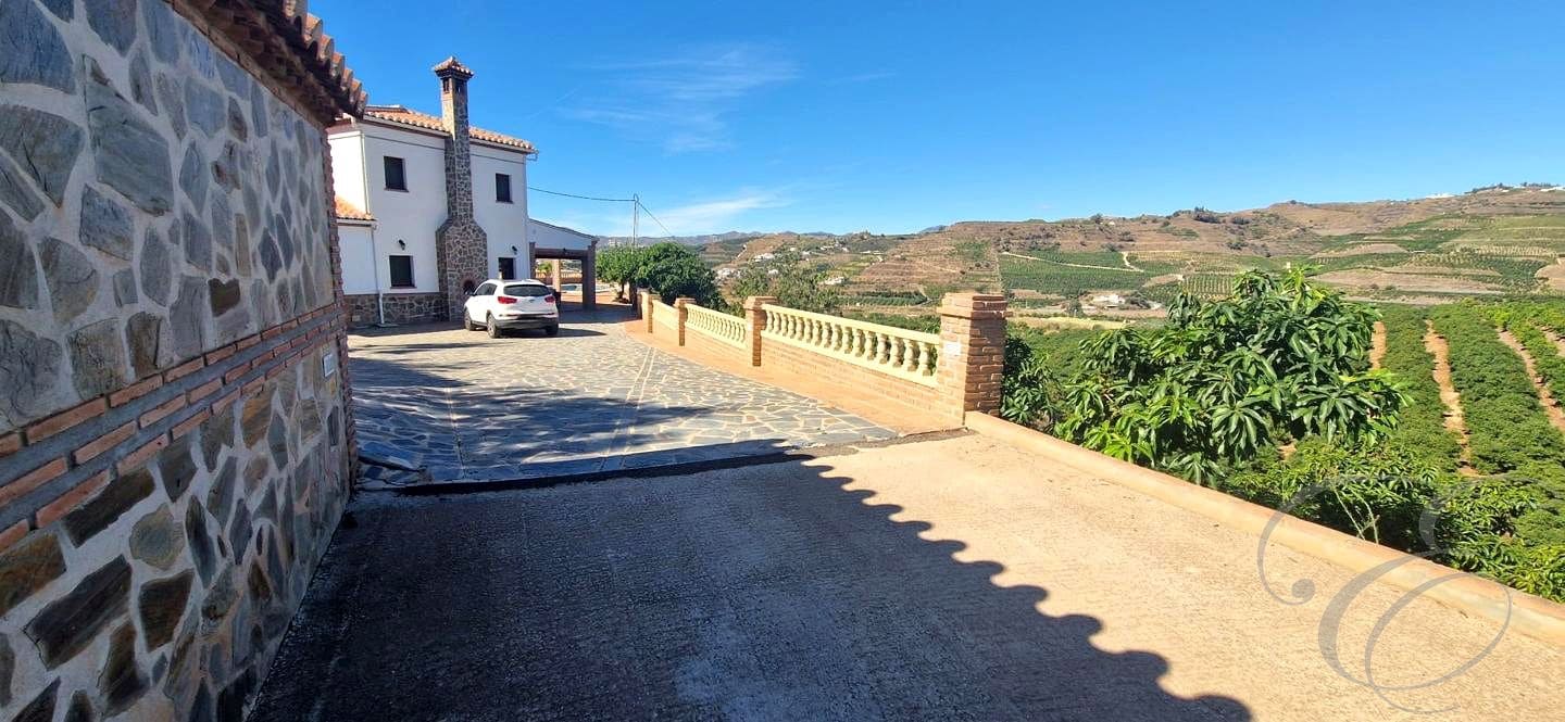 5 soveværelse Finca/Landehus til salg i Velez-Malaga med swimmingpool - € 695.000 (Ref: 8560439)