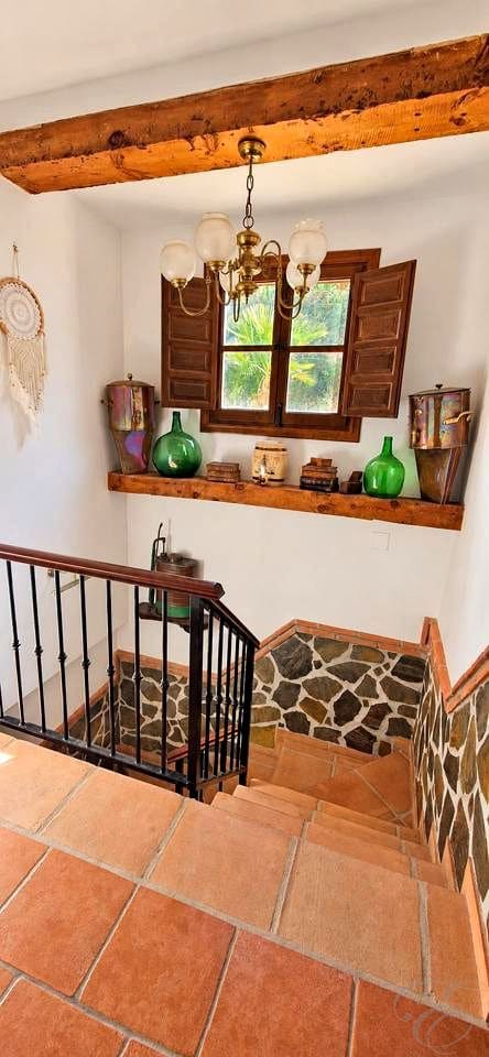 5 sypialnia Finka/Dom wiejski na sprzedaż w Velez-Malaga z basenem garażem - 695 000 € (Ref: 8560439)