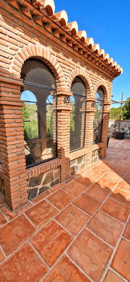 5 sypialnia Finka/Dom wiejski na sprzedaż w Velez-Malaga z basenem garażem - 695 000 € (Ref: 8560439)