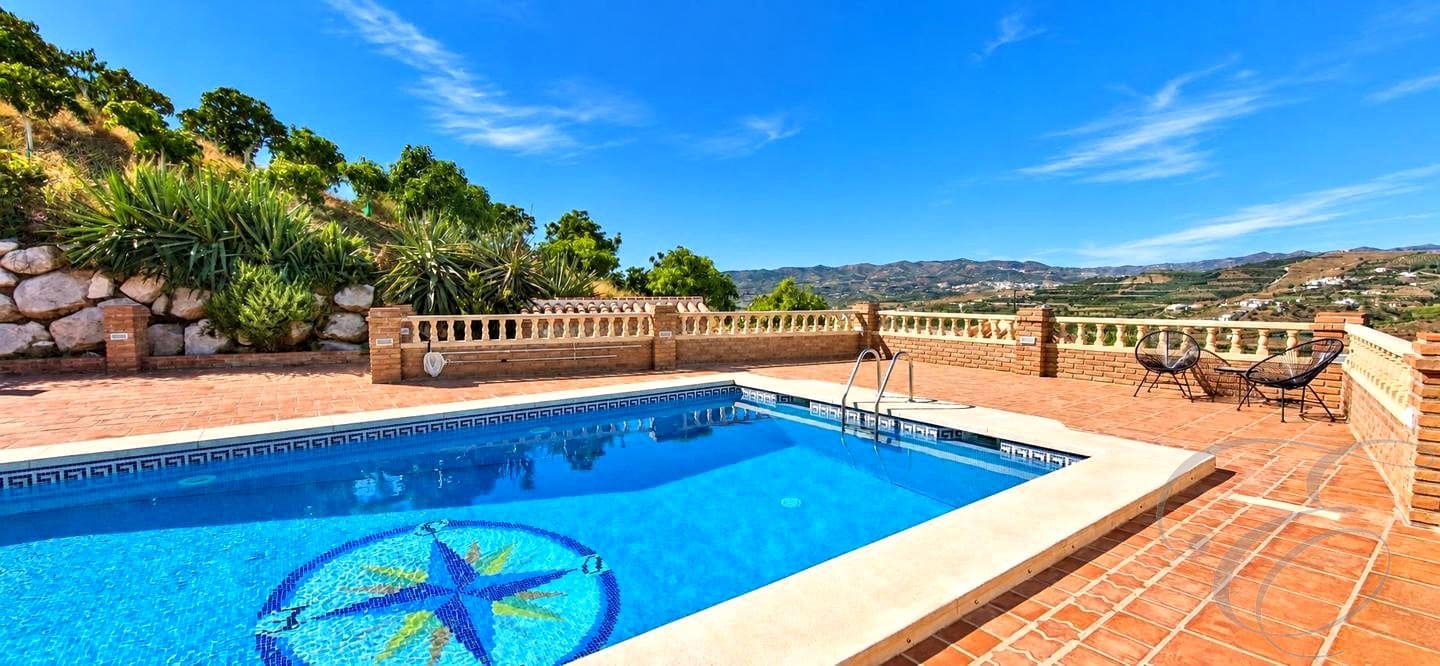 5 sypialnia Finka/Dom wiejski na sprzedaż w Velez-Malaga z basenem garażem - 695 000 € (Ref: 8560439)