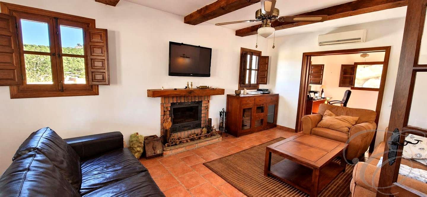 5 sypialnia Finka/Dom wiejski na sprzedaż w Velez-Malaga z basenem garażem - 695 000 € (Ref: 8560439)