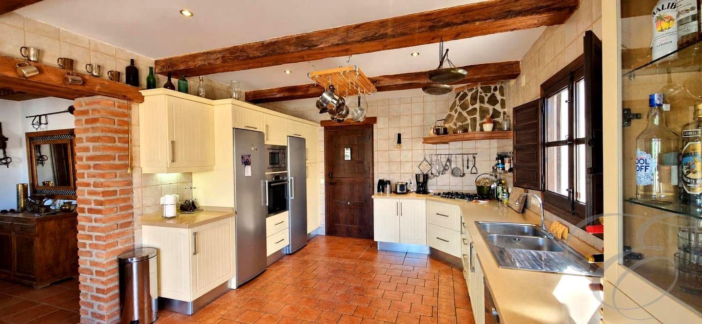 5 sypialnia Finka/Dom wiejski na sprzedaż w Velez-Malaga z basenem garażem - 695 000 € (Ref: 8560439)