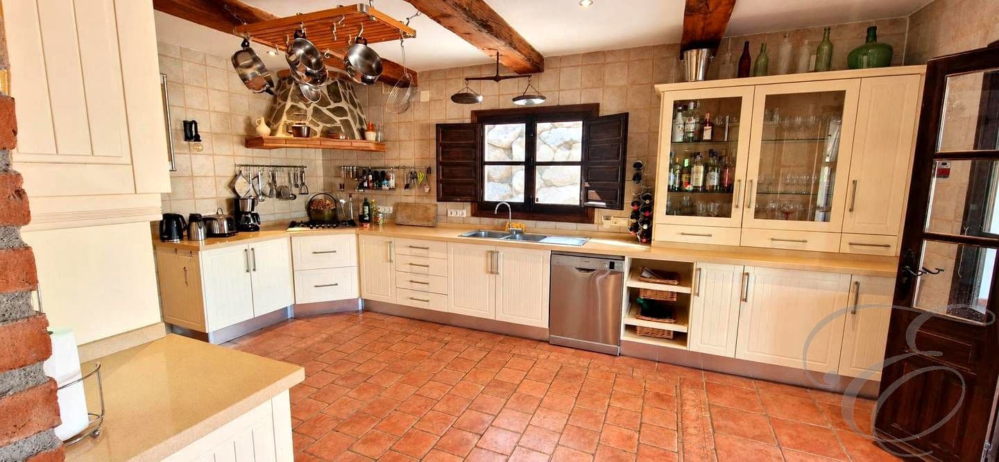 5 sypialnia Finka/Dom wiejski na sprzedaż w Velez-Malaga z basenem garażem - 695 000 € (Ref: 8560439)