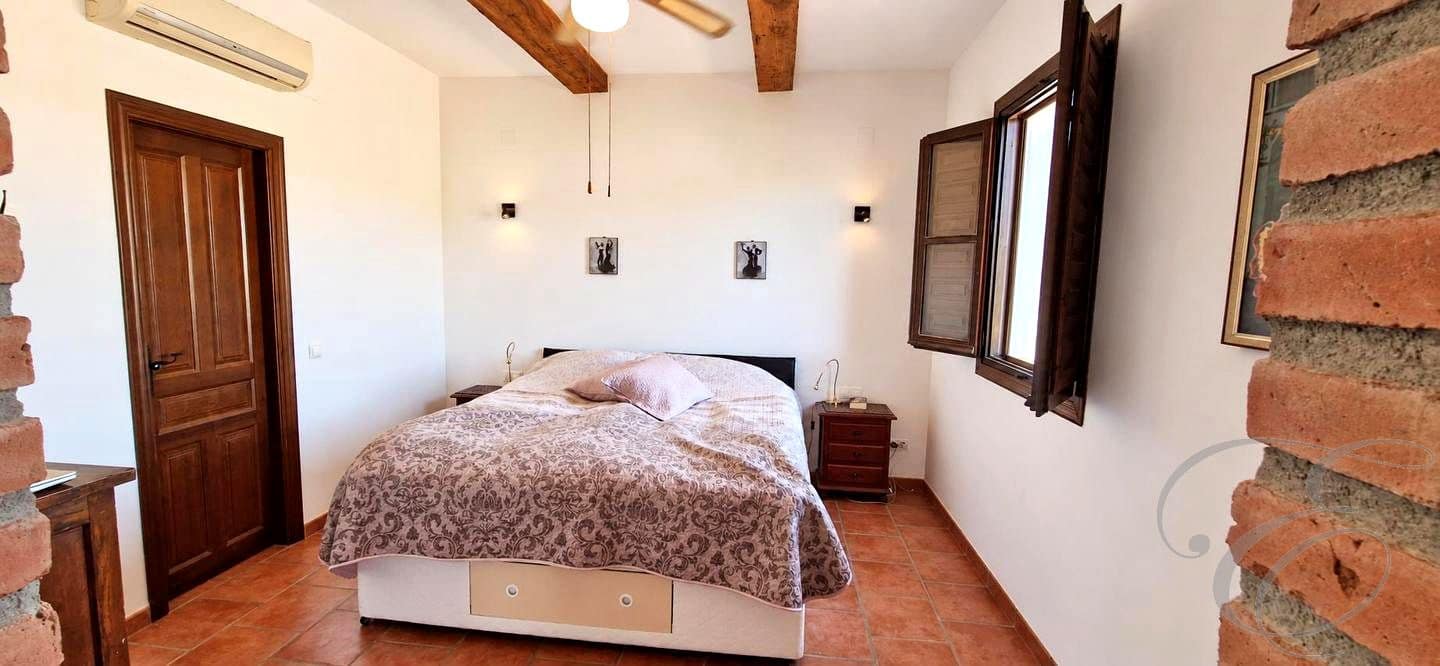 5 sypialnia Finka/Dom wiejski na sprzedaż w Velez-Malaga z basenem garażem - 695 000 € (Ref: 8560439)