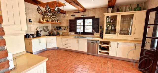 5 sovrum Finca/Hus på landet till salu i Vélez-Málaga med pool garage - 695 000 € (Ref: 8560439)