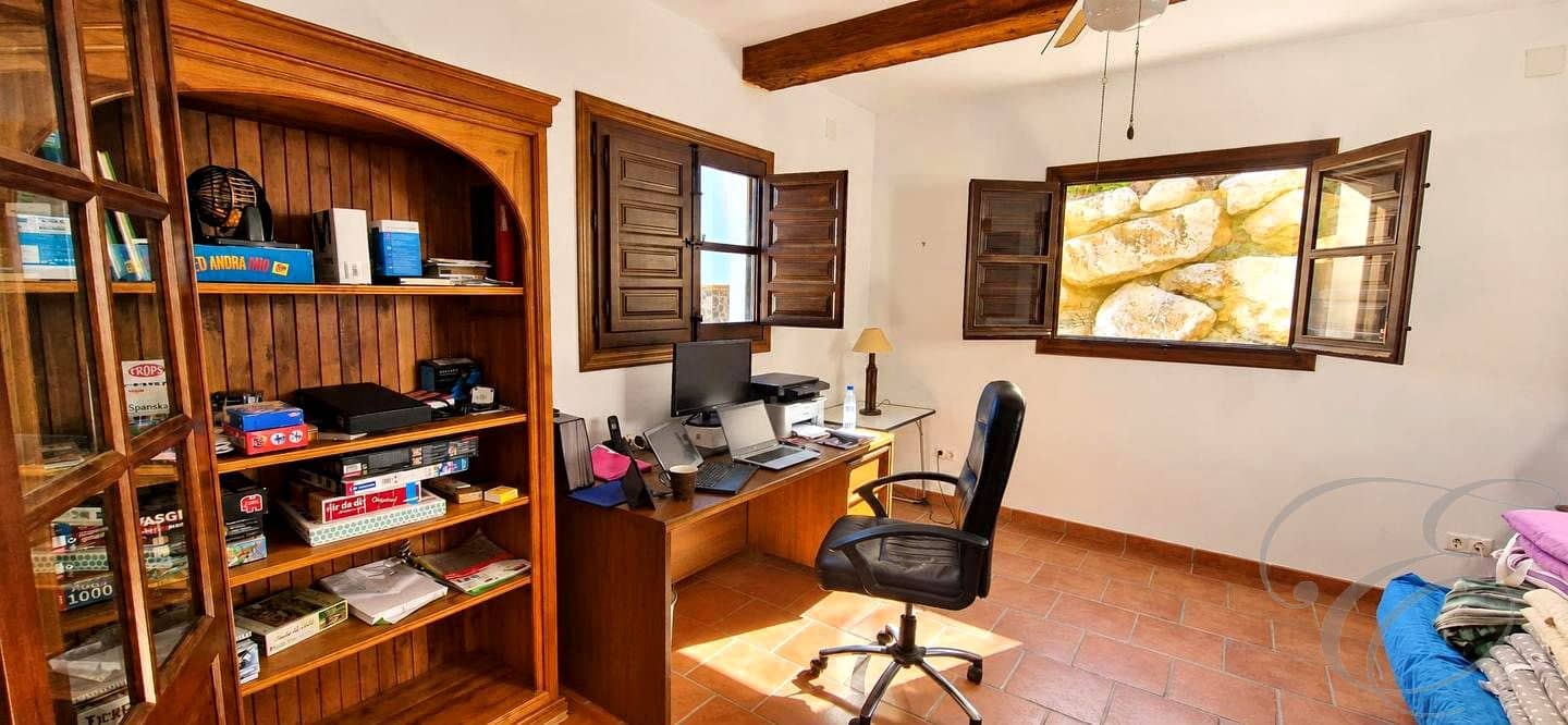 5 sypialnia Finka/Dom wiejski na sprzedaż w Velez-Malaga z basenem garażem - 695 000 € (Ref: 8560439)