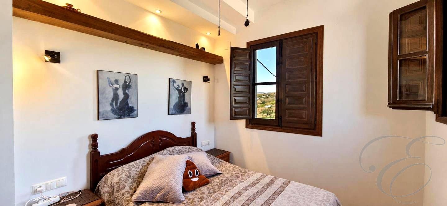 5 sypialnia Finka/Dom wiejski na sprzedaż w Velez-Malaga z basenem garażem - 695 000 € (Ref: 8560439)