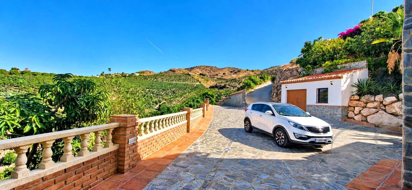 5 sypialnia Finka/Dom wiejski na sprzedaż w Velez-Malaga z basenem garażem - 695 000 € (Ref: 8560439)