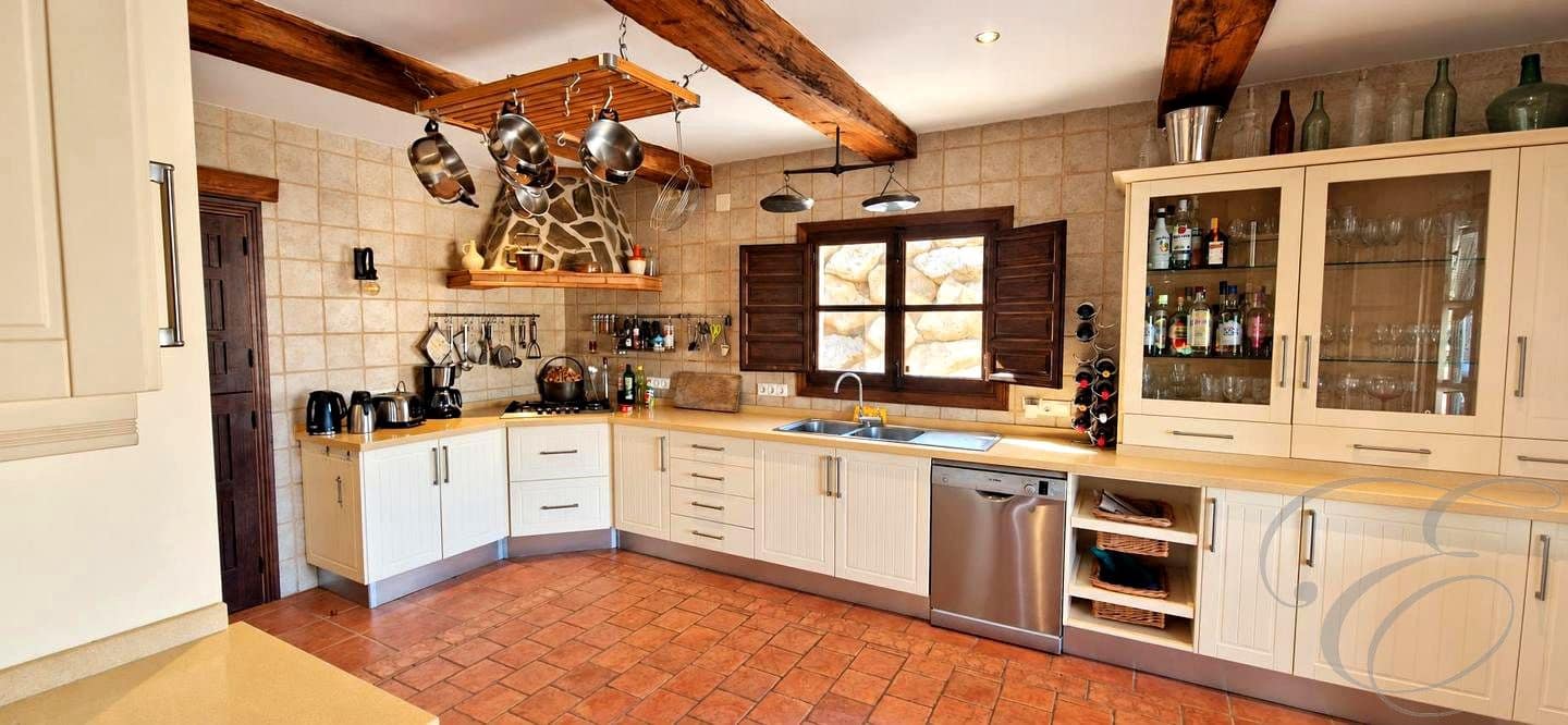 5 sypialnia Finka/Dom wiejski na sprzedaż w Velez-Malaga z basenem garażem - 695 000 € (Ref: 8560439)