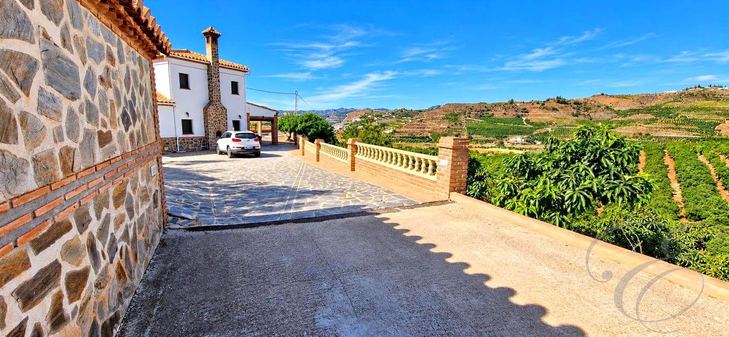 5 sypialnia Finka/Dom wiejski na sprzedaż w Velez-Malaga z basenem garażem - 695 000 € (Ref: 8560439)