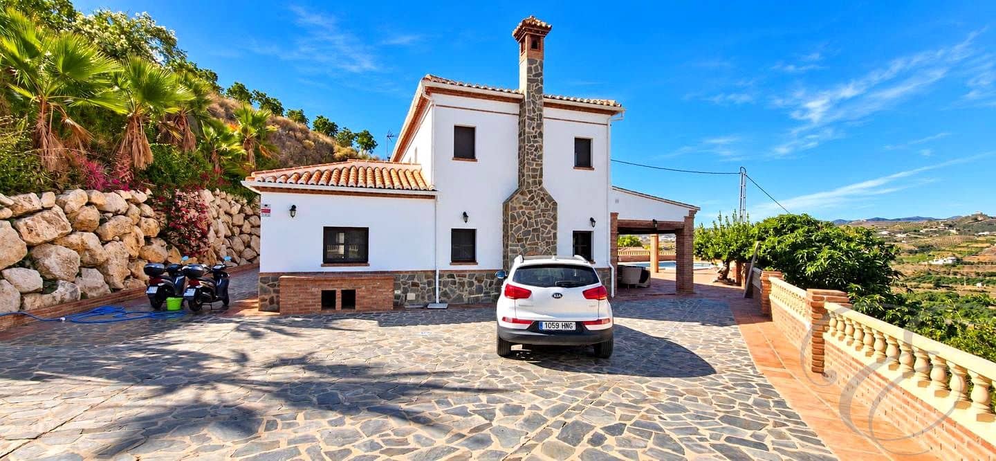 5 sypialnia Finka/Dom wiejski na sprzedaż w Velez-Malaga z basenem garażem - 695 000 € (Ref: 8560439)