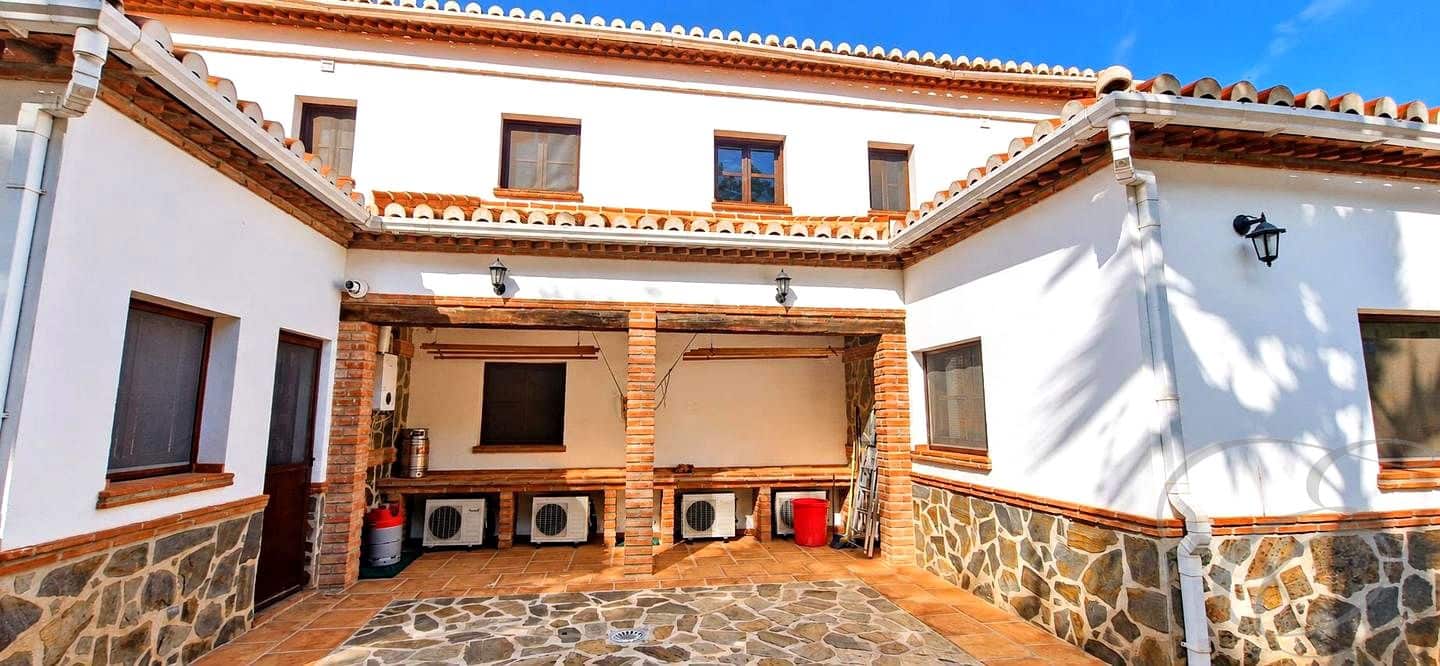 5 sypialnia Finka/Dom wiejski na sprzedaż w Velez-Malaga z basenem garażem - 695 000 € (Ref: 8560439)