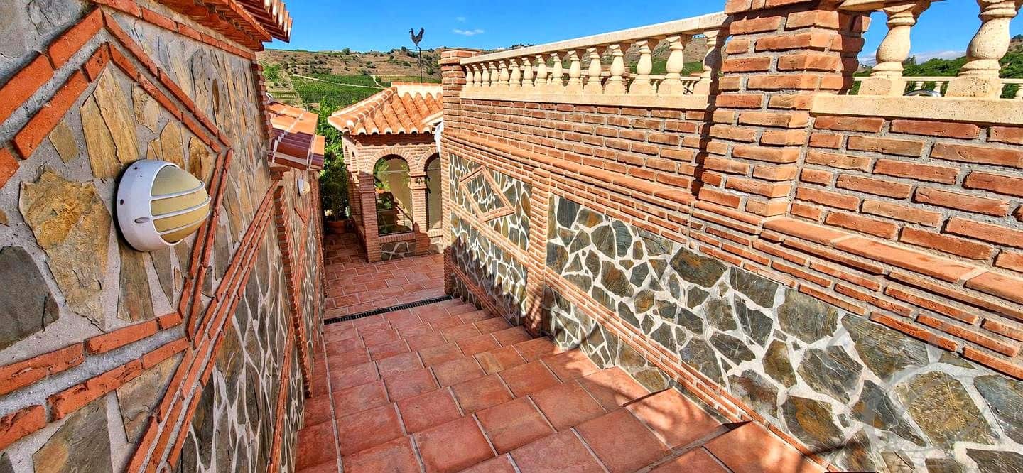 5 sypialnia Finka/Dom wiejski na sprzedaż w Velez-Malaga z basenem garażem - 695 000 € (Ref: 8560439)