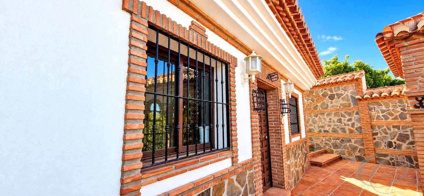 5 sypialnia Finka/Dom wiejski na sprzedaż w Velez-Malaga z basenem garażem - 695 000 € (Ref: 8560439)