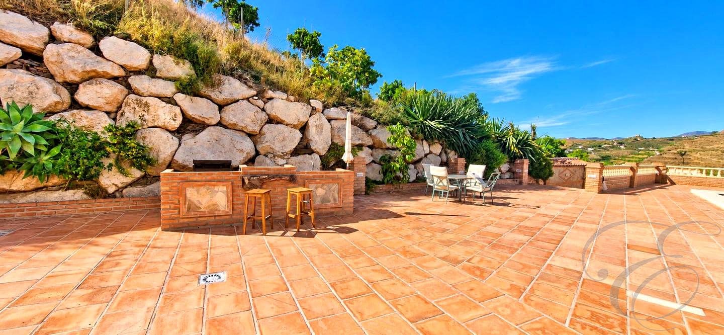 5 sypialnia Finka/Dom wiejski na sprzedaż w Velez-Malaga z basenem garażem - 695 000 € (Ref: 8560439)