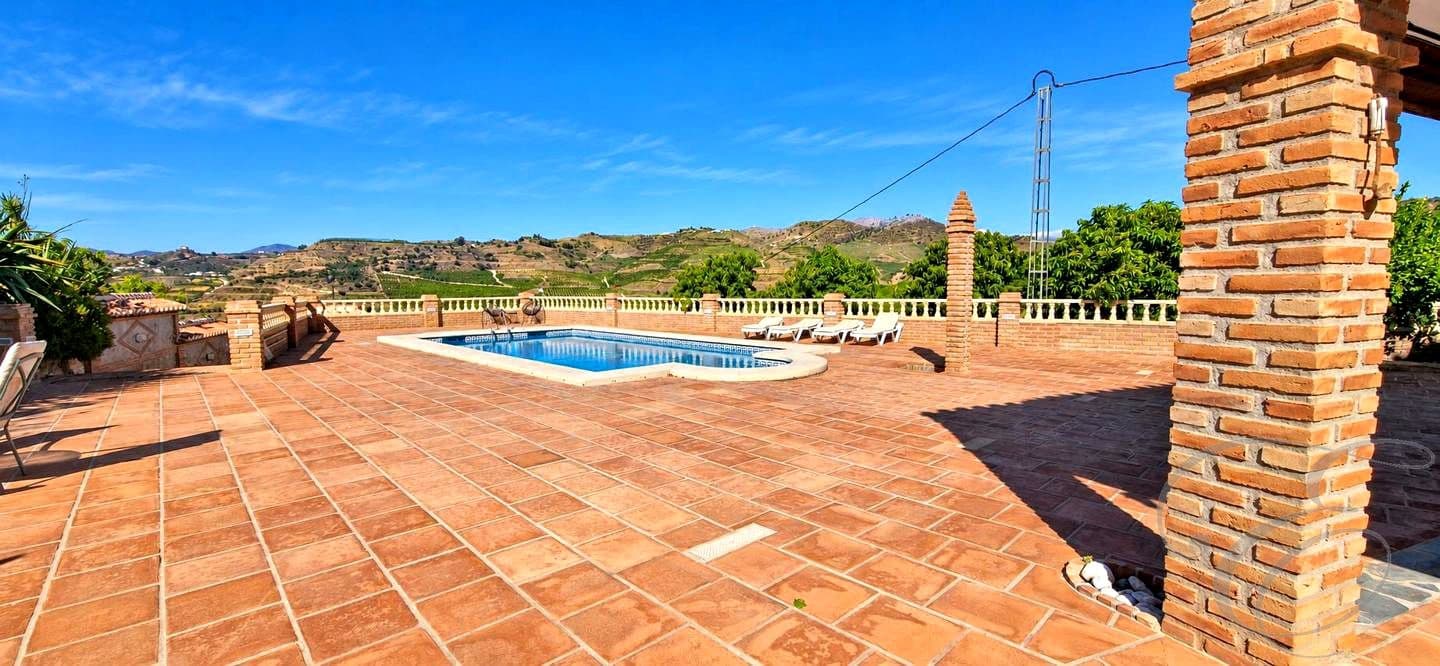 5 sypialnia Finka/Dom wiejski na sprzedaż w Velez-Malaga z basenem garażem - 695 000 € (Ref: 8560439)