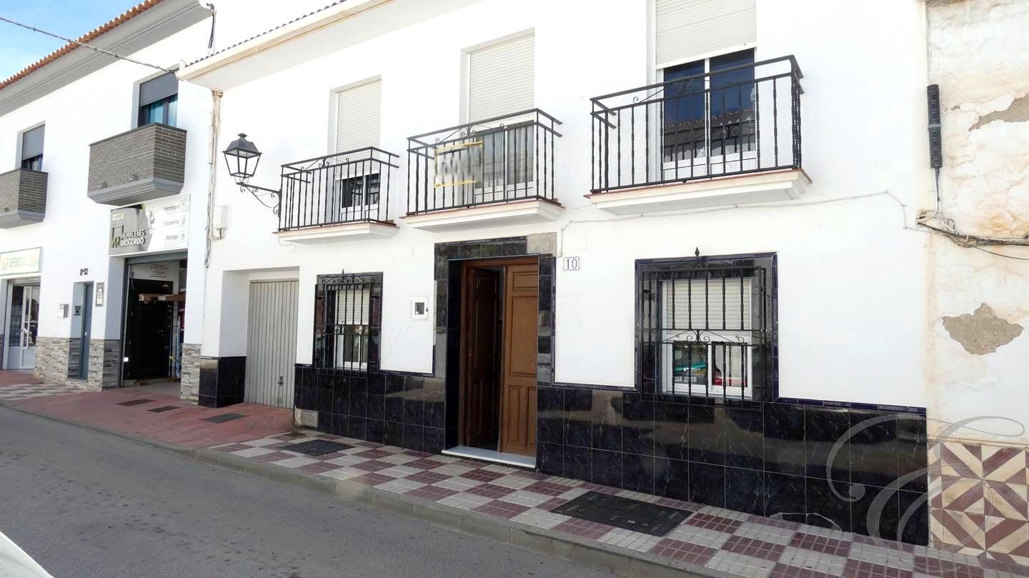 6 bedroom Villa for sale in Riogordo with garage - € 170,000 (Ref: 8583366)